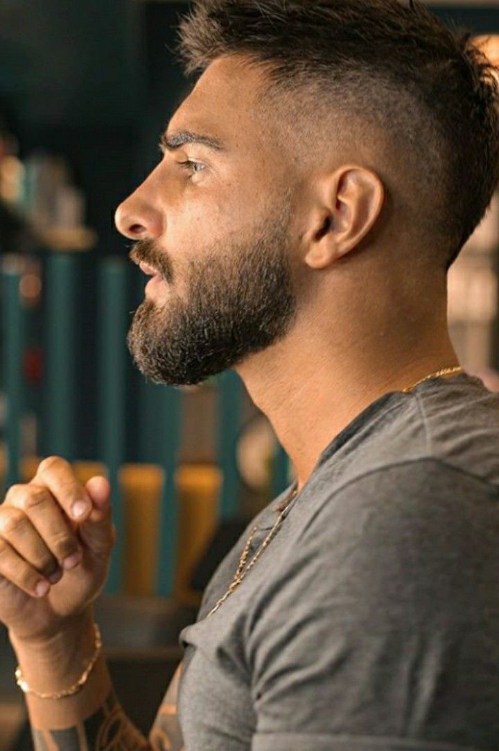 hombre con barba degradada